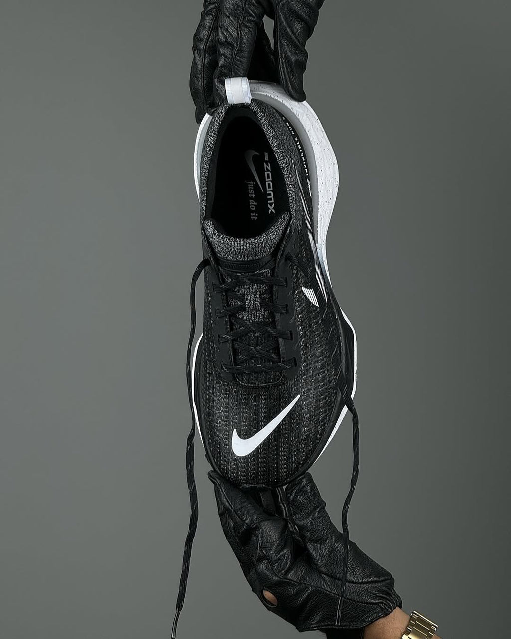 NIKE INVINCIBLE 3 "BLACK"