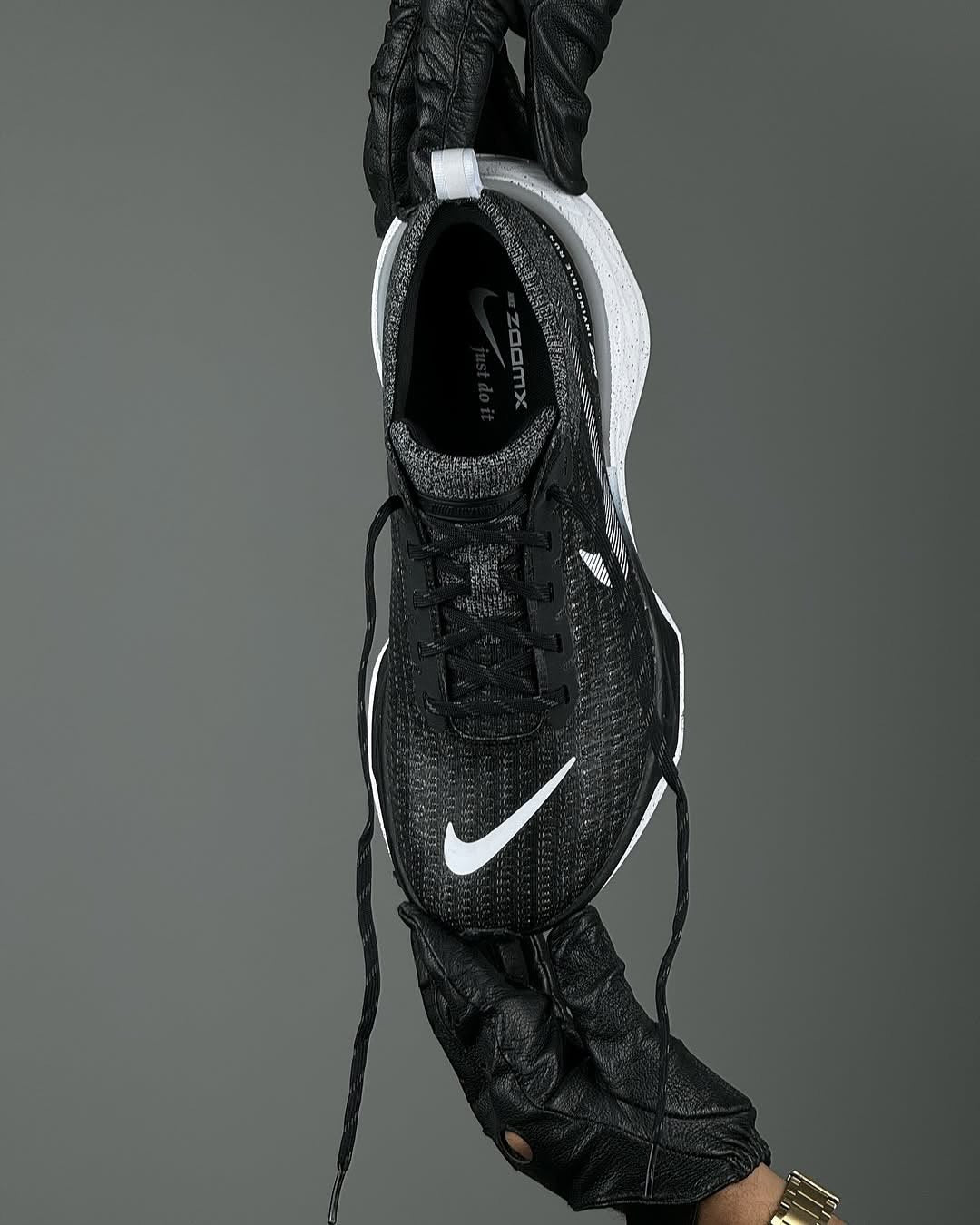 NIKE INVINCIBLE 3 "BLACK"